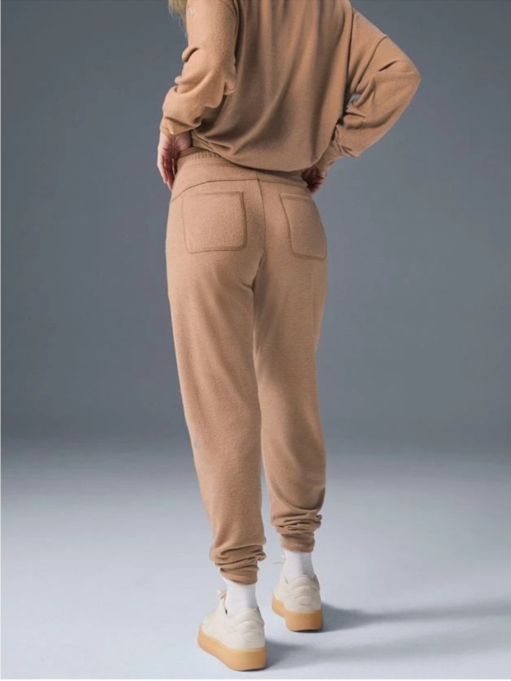 ALO Yoga Soho Joggers Toasted Almond Size: MEDIUM MSRP: $98 - Picture 2 of 9